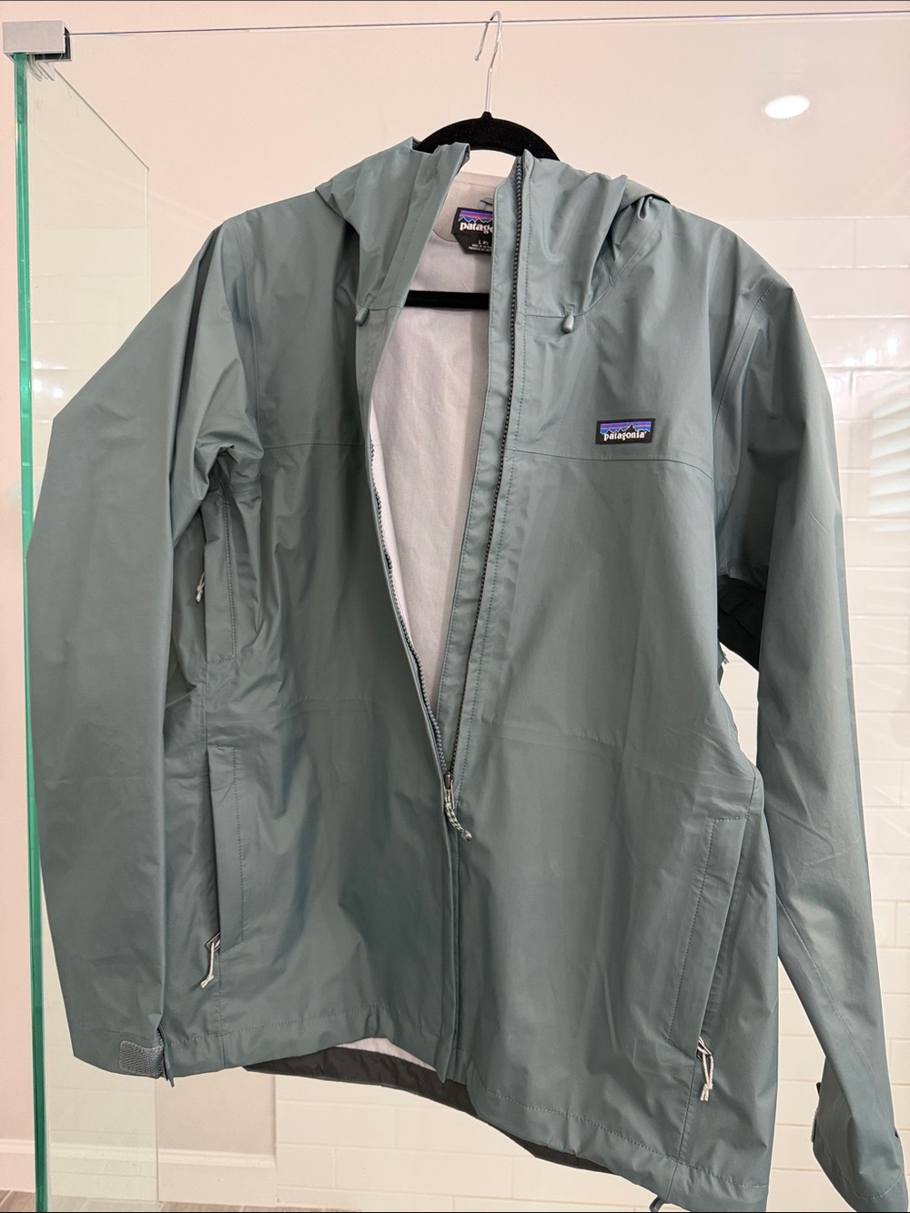 Patagonia Torrentshell raincoat - green muted hue - Women’s Large-NWOT